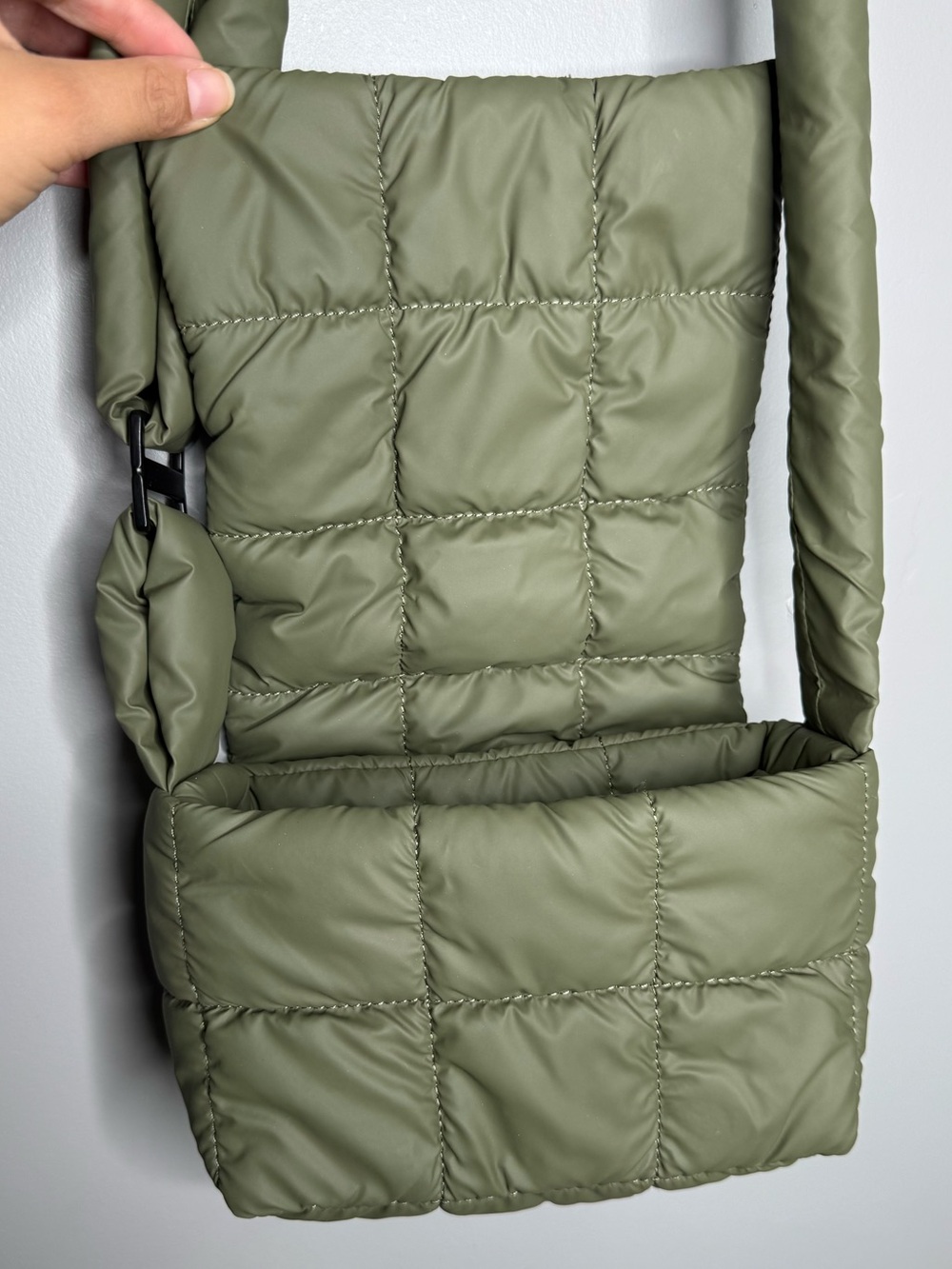 Vee Collective Porter Messenger Bag in green padded nylon boho Lagenlook casual - Picture 6 of 11